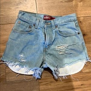 Super cute blue Jean shorts Levi’s